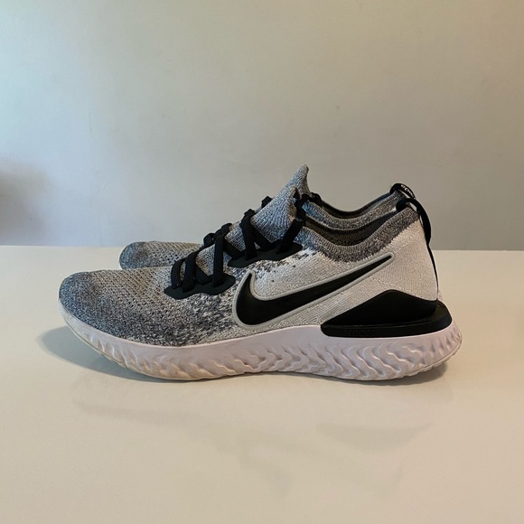 Nike Epic React Flyknit 2 Oreo Running Shoes - Picture 3 of 10